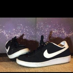 Nike Tennis Shoes