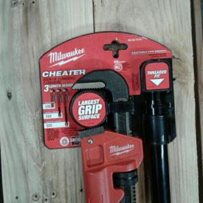 Milwaukee CHEATER Pipe Wrench
