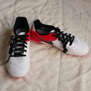 New! NIKE Tiempo Soccer Cleat Boy's 4Y