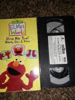 ELMO'S WORLD: Elmo Has Two! Hands, Ears