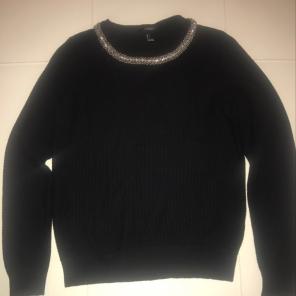 Super Cute Diamond Neck Sweater