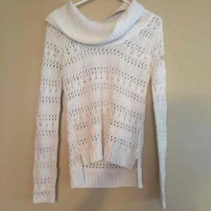 Off the shoulder sweater so cute