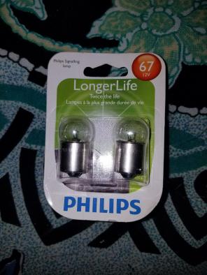 Philips longer life light bulb for car