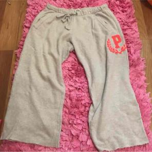 VS PINK SWEATPANTS