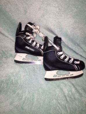 Nike Ice Skates Size 9 Youth
