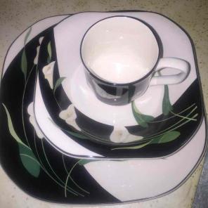 Sango Quadrielle black lily dishes set