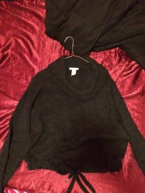 H&M NWOT Tie Bottom Sweater Sweatshirt