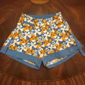 Girls Active Nike Shorts, size Large