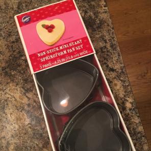 Wilton Springform Heart Pan Set (3 Pans)