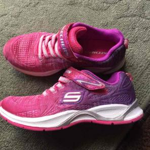 Girls Skechers size 1Y