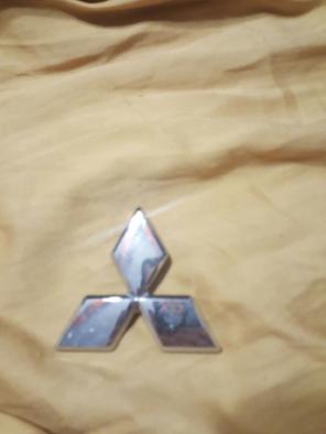 mitsubishi silver car emblem