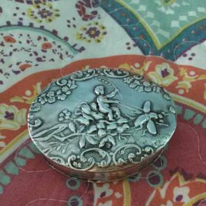 Vintage STERLING SILVER PILL/SNUFF BOX