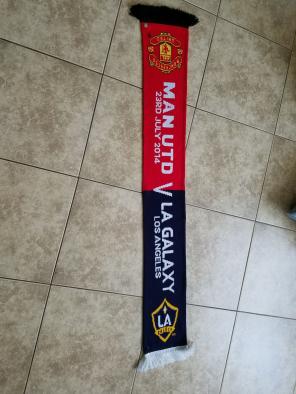 la galaxy vs Manchester united scarf