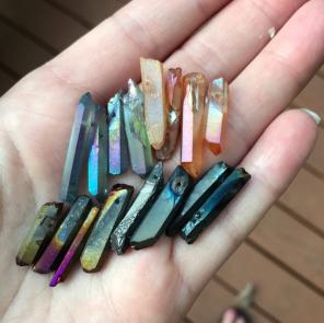 16 Thin Quartz Crystal Points