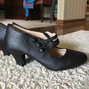 Chase & Chloe Vintage Retro Black Heel