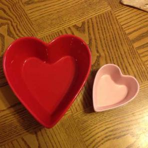 Set/2 tag brand Heart shaped bowls NWT