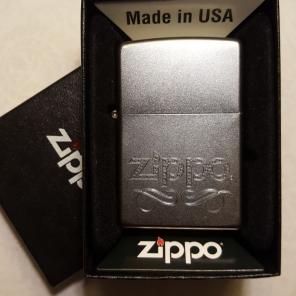 Scroll Logo Zippo