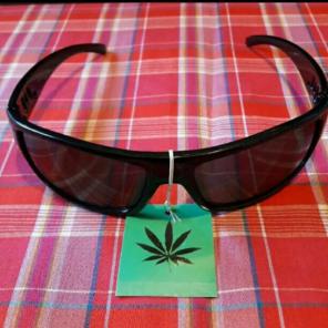 Pot leaf sunglasses