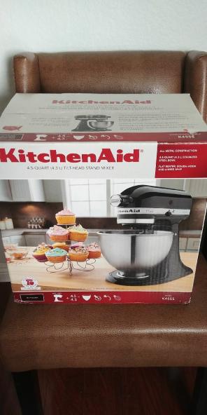 BRAND NEW KITCHEN AID MIXER NEG!