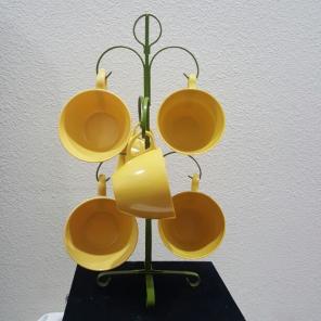 Mug Tree with 6 vintage plastic cups