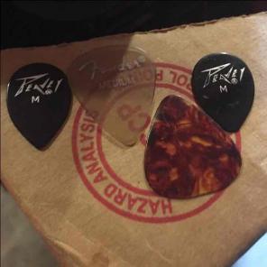 Bundle of 4 guitar pics