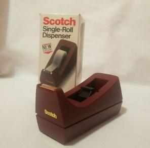 Scotch tape dispenser