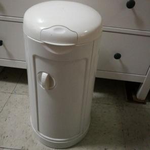 diaper pail(and 3 refill bags)