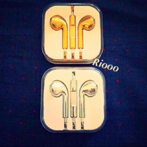 2x earphones gold and silver