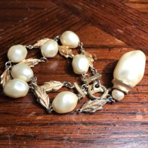 VTG Bracelet With Pearl Look Beads