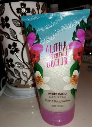 NWT B&BW Aloha Waterfall Body Scrub!