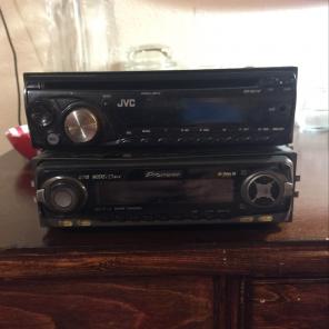 2 Car Stereo System JVC / Pioneer