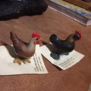 2 Vintage Hagen-Renaker Chickens
