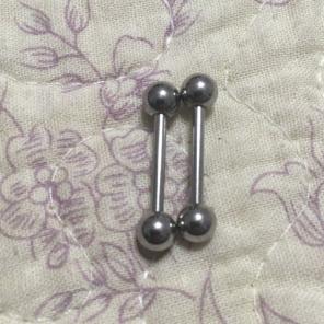 Nipple Piercing (small-bar)
