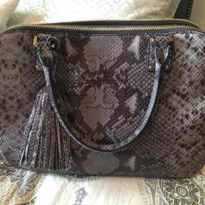 GORGEOUS TORY BURCH SNAKESKIN PURSE