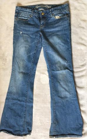 AE Sz 6 Real Flare Jeans. FREE SHIPPING!