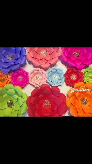 Frida Kahlo paper flower/wall decor gold