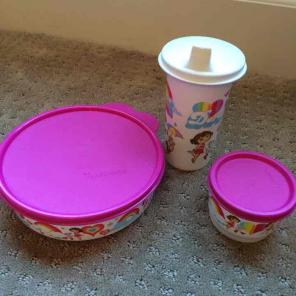 Dora Tupperware set