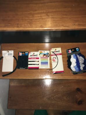 Lot Of 6 Hair Accessories.