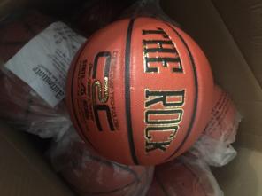 2 WOMENS THE ROCK BASKETBALLS FOR 36$