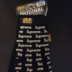 Supreme gloves